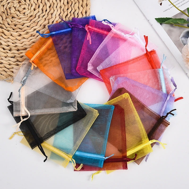 Customizable Gift Bags in Various Sizes And Materials, Perfect for Retail And Events.