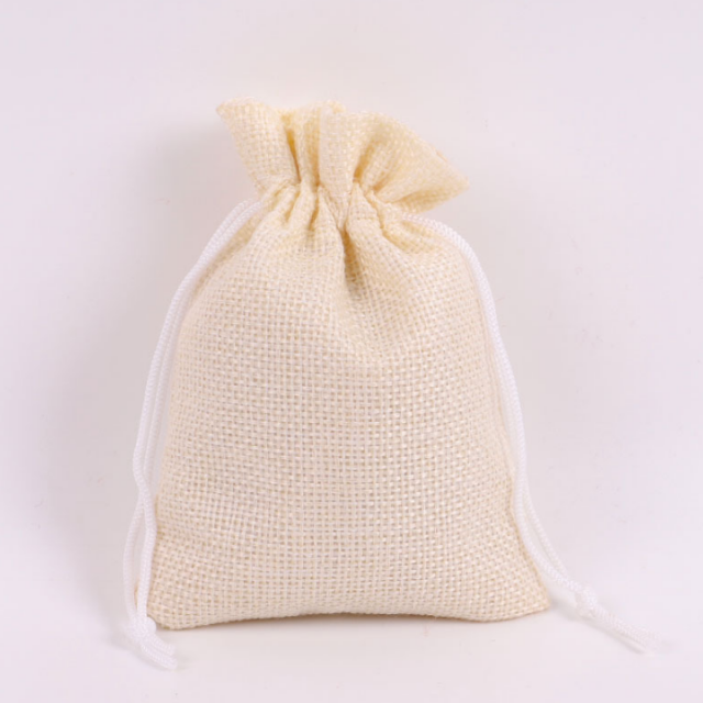 China Reusable Fabric Bags Made From Natural Materials for Sustainable Gift Packaging.