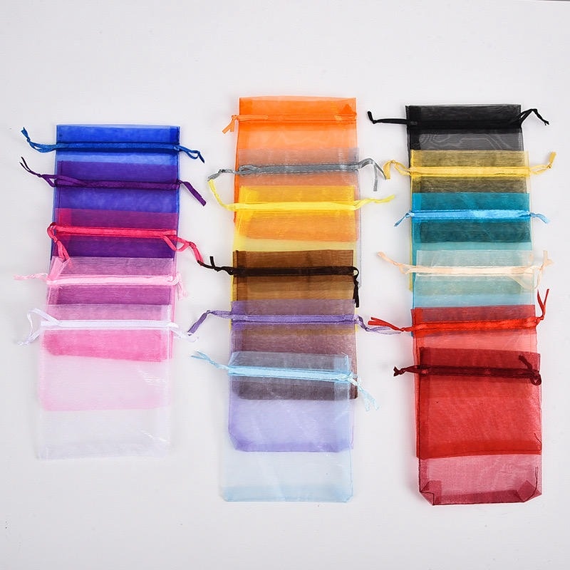 Customizable Gift Bags in Various Sizes And Materials, Perfect for Retail And Events.