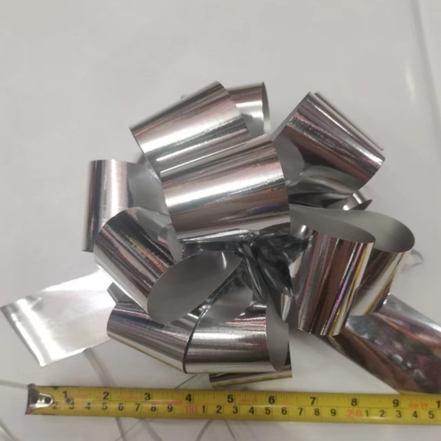 సురక్షితమైన, తక్షణ బహుమతి అలంకరణ కోసం ముందుగా అమర్చిన పుల్ బో రిబ్బన్.