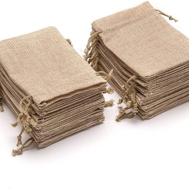 Customizable Gift Bags in Various Sizes And Materials, Perfect for Retail And Events.