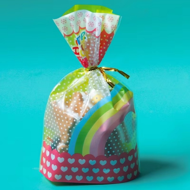 Customizable Gift Bags in Various Sizes And Materials, Perfect for Retail And Events.