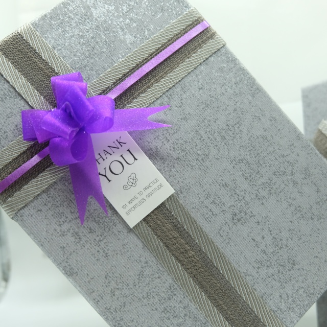 ఆధునిక బహుమతి అలంకరణ కోసం మాట్టే ముగింపుతో సొగసైన ఫ్రాస్టెడ్ పుల్ బోస్